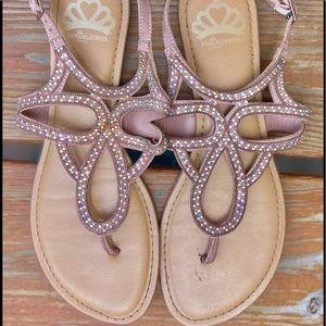 Women’s sandals, Fergalicious size 8, Open toe casual sling back sandals.